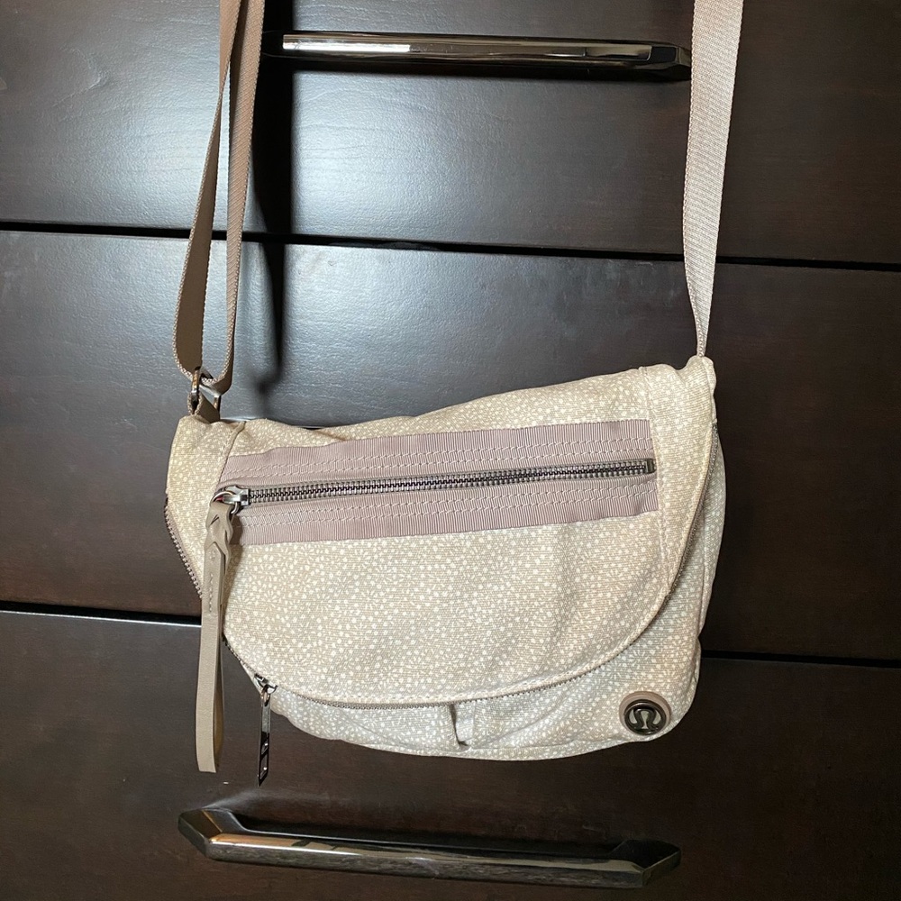 Lululemon Athletica Tan Festival Crossbody Bag |